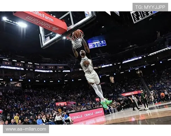 小佩顿补篮得分展现敏捷弹跳